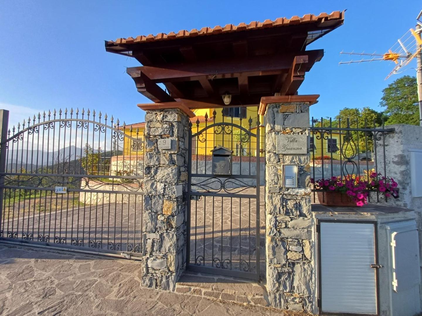 Joivy Villa Guanna - Charming Flat With Garden Bracco Экстерьер фото